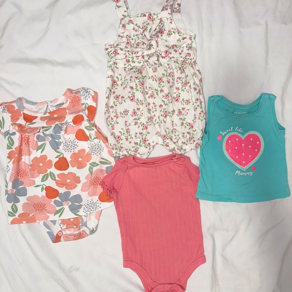 BUNDLE GIRL SIZE 6-9 M Excellent conditions